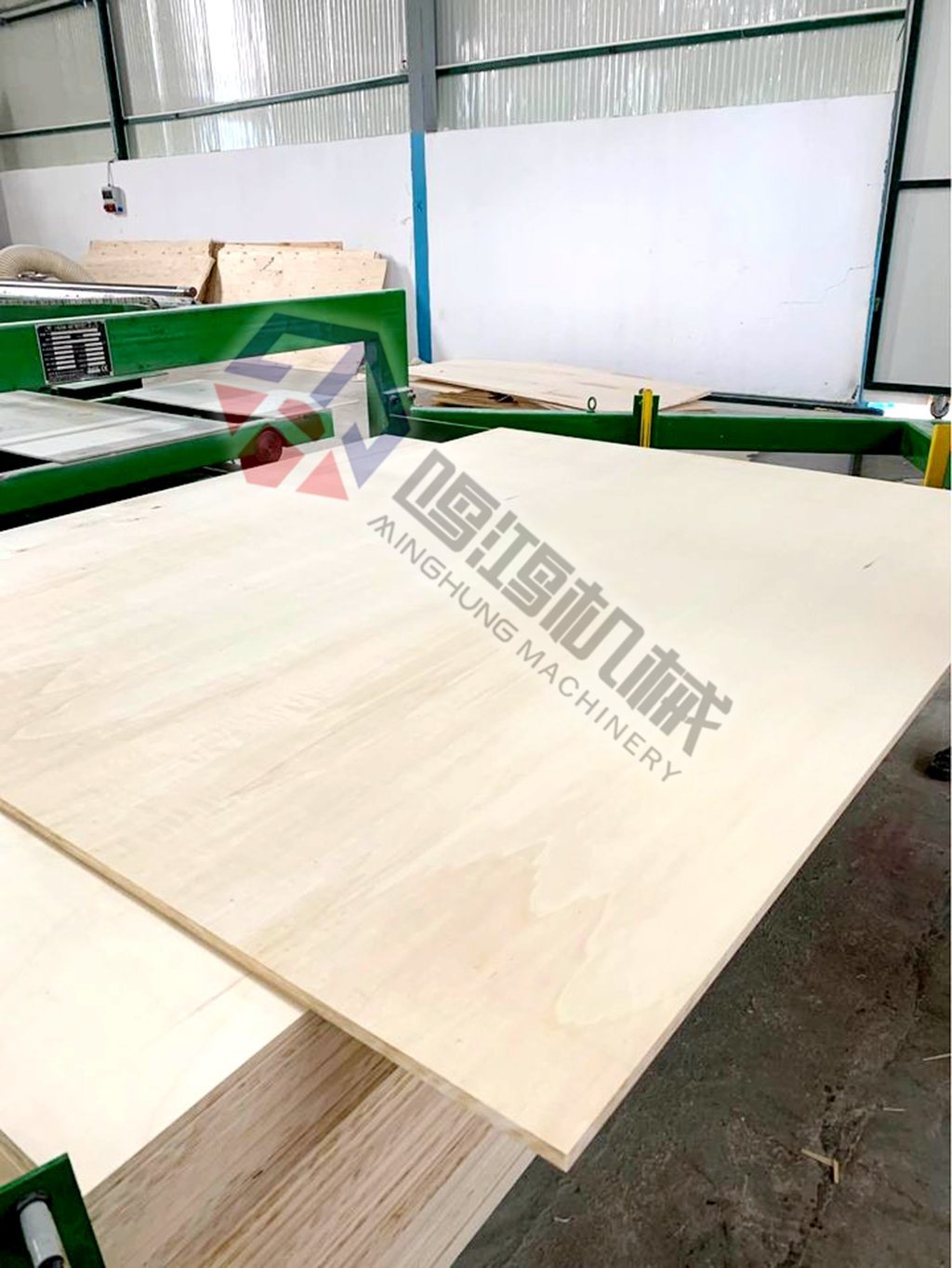 Plywood Cutting Saw untuk Produksi Plywood