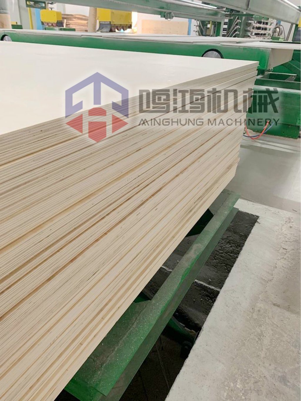 Plywood Cutting Saw untuk Produksi Plywood